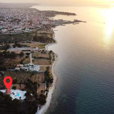 Front In * Supetar